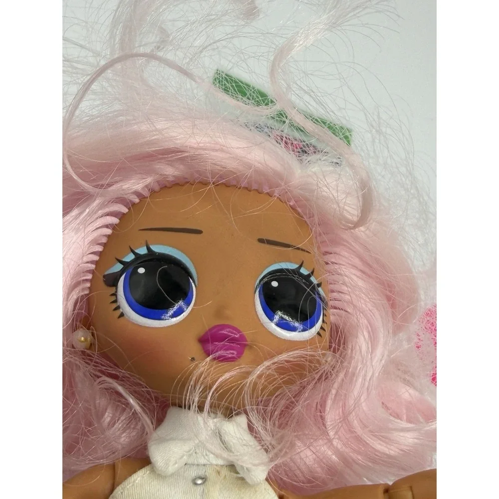 LOL Surprise OMG Uptown Girl Fashion Doll 9 Inch With Stand and Accessories MGA